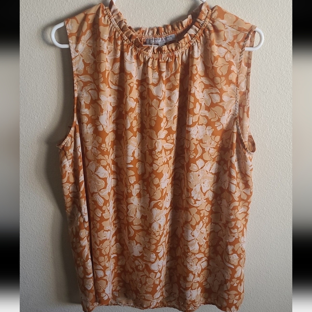 Daniel Rainn Top